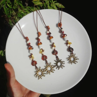 Dây treo điện thoại retro, móc khóa charm nấm gốm & kim loại mặt trời XeochuHandmade 4 Dây treo điện thoại retro, móc khóa charm nấm gốm & kim loại mặt trời XeochuHandmade 4