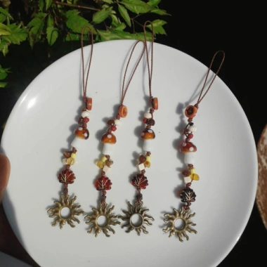 Dây treo điện thoại retro, móc khóa charm nấm gốm & kim loại mặt trời XeochuHandmade 5 Dây treo điện thoại retro, móc khóa charm nấm gốm & kim loại mặt trời XeochuHandmade 5