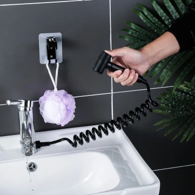 Dây xịt vệ sinh lò xo xoắn mềm 1.5m nhựa PP - Tiết kiệm không gian, chỉ 30.000đ