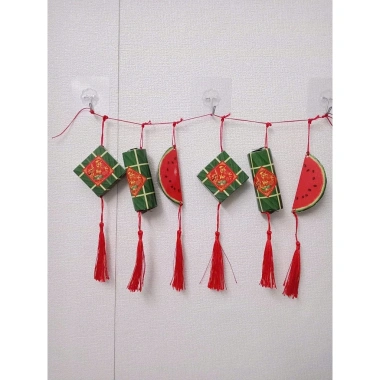 Decor Tết 2.026 Set 6 món bánh chưng, bánh tét, dưa hấu mini treo, cành đào và mai trang trí Tết, lớp học 5
