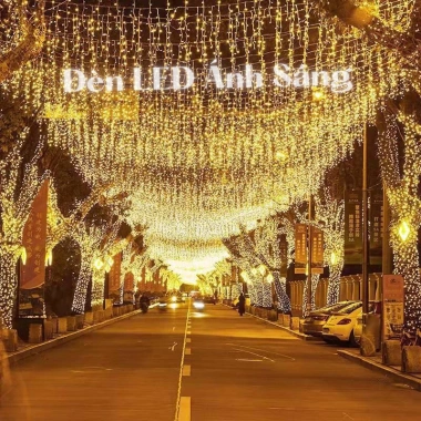 Đèn LED Rèm Thả Màn Ngoài Trời 4-12m Chống Nước Siêu Đẹp Giá 100k Giảm Giá