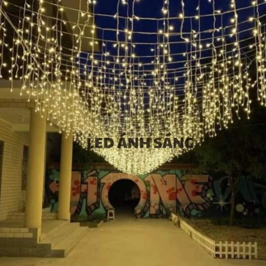 Đèn LED Rèm Thả Màn Ngoài Trời 4-12m Chống Nước Siêu Đẹp Giá 100k Giảm Giá