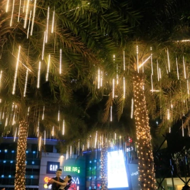 Đèn LED sao băng 5 tấc 8 ống - Đèn trang trí ngoài trời sáng rực, tiết kiệm điện, giá ưu đãi 86.000₫ 2 Đèn LED sao băng 5 tấc 8 ống - Đèn trang trí ngoài trời sáng rực, tiết kiệm điện, giá ưu đãi 86.000₫ 2