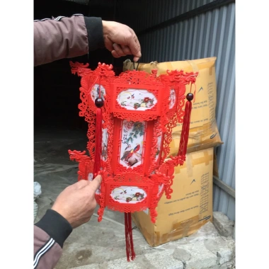 Đèn lồng nhựa giả gỗ lục giác 6 cạnh hoa văn – Trang trí lễ Tết, chỉ 219.000 VNĐ sỉ lẻ