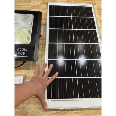 Đèn năng lượng mặt trời 1.000W chuẩn Xi, tấm pin 35x70cm nhôm đúc, siêu sáng 13-15h, siêu bền - Giá 1,7 triệu 3 Đèn năng lượng mặt trời 1.000W chuẩn Xi, tấm pin 35x70cm nhôm đúc, siêu sáng 13-15h, siêu bền - Giá 1,7 triệu 3