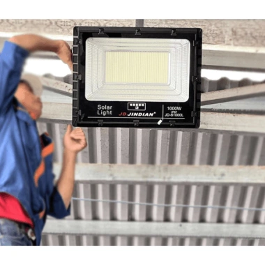 Đèn năng lượng mặt trời 1.000W JD-81.000L – Siêu sáng, Tiết kiệm điện, Giá chỉ 3,5 triệu 6 Đèn năng lượng mặt trời 1.000W JD-81.000L – Siêu sáng, Tiết kiệm điện, Giá chỉ 3,5 triệu 6