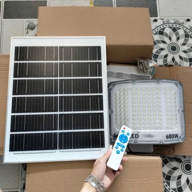 Đèn năng lượng mặt trời 600W Thấu kính kim cương mắt ngọc – Pin Mono, Sáng xuyên đêm, Chống nước IP68 – Giá 899.000₫ 9 Đèn năng lượng mặt trời 600W Thấu kính kim cương mắt ngọc – Pin Mono, Sáng xuyên đêm, Chống nước IP68 – Giá 899.000₫ 9