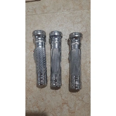 Đèn pin 2 pin D CHỈ DECOR - Giá 50.000, không chiếu sáng, sửa nhanh