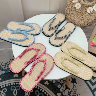 Dép cói nữ kẹp xỏ ngón, caro viền xinh xắn - đi trong nhà, văn phòng, biển, 55.000₫ 4 Dép cói nữ kẹp xỏ ngón, caro viền xinh xắn - đi trong nhà, văn phòng, biển, 55.000₫ 4