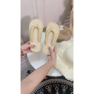 Dép cói nữ kẹp xỏ ngón, caro viền xinh xắn - đi trong nhà, văn phòng, biển, 55.000₫ 9 Dép cói nữ kẹp xỏ ngón, caro viền xinh xắn - đi trong nhà, văn phòng, biển, 55.000₫ 9