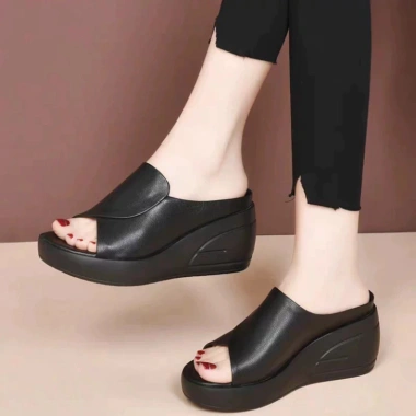 Dép Đế Xuồng Nữ Da Thật 7cm Chống Thấm, Tôn Dáng, Êm Chân – Size 35‑40 Giá 136.740₫ 4 Dép Đế Xuồng Nữ Da Thật 7cm Chống Thấm, Tôn Dáng, Êm Chân – Size 35‑40 Giá 136.740₫ 4