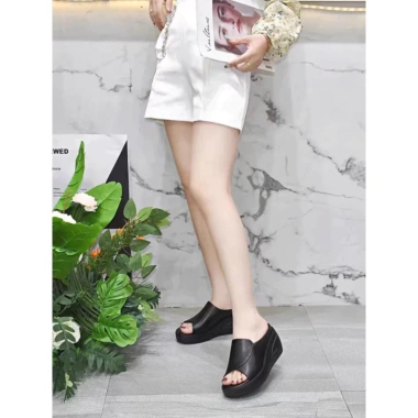 Dép Đế Xuồng Nữ Da Thật 7cm Chống Thấm, Tôn Dáng, Êm Chân – Size 35‑40 Giá 136.740₫ 9 Dép Đế Xuồng Nữ Da Thật 7cm Chống Thấm, Tôn Dáng, Êm Chân – Size 35‑40 Giá 136.740₫ 9