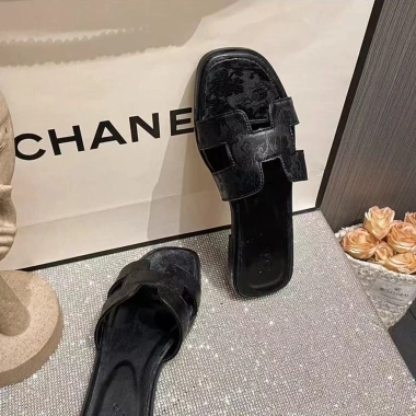 Dép Influencer Nữ Mùa Hè 2.025 - Phong cách mới, đáy bằng, phù hợp giày sandal, giá chỉ 319,809 VND