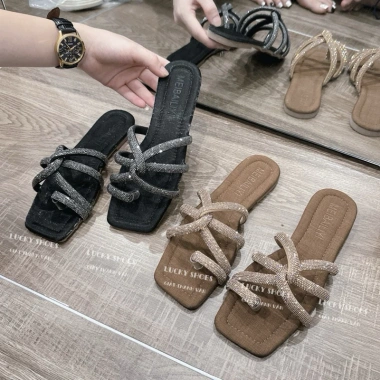 Dép kẹp đá sáng lên chân xinh mẫu mới X20 - Giá chỉ 160.000đ, phong cách trẻ trung