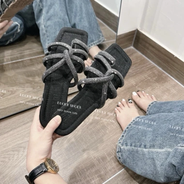 Dép kẹp đá sáng lên chân xinh mẫu mới X20 - Giá chỉ 160.000đ, phong cách trẻ trung