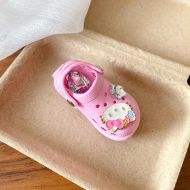 Dép kẹp tóc mỏ vịt Hello Kitty siêu dễ thương cho bé gái giá chỉ 43.240đ giảm giá