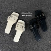 Dép lê nữ đế bệt phối quai khuy thiết kế hiện đại, siêu thoải mái, giá 84.100₫