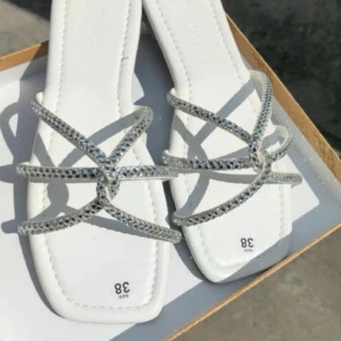 Dép lê quai đá xoàn XOẮN thời trang size 36-42, giảm còn 69.000₫, trẻ trung và năng động