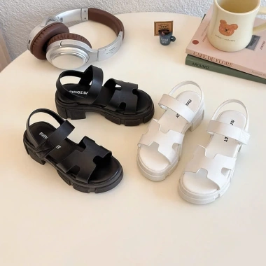 Dép sandal bé TM1.035 đế bằng mềm nhẹ, chống trơn, thích hợp đi học đi chơi 229.000₫ Dép sandal bé TM1.035 đế bằng mềm nhẹ, chống trơn, thích hợp đi học đi chơi 229.000₫