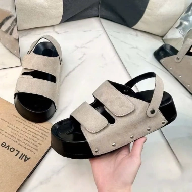 Dép sandal nữ quai hậu da lộn mềm, đế cao 4-5cm, chốt đinh - Giá hot 129k
