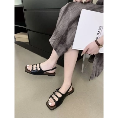 Dép sandal nữ quai hậu đế bệt 3 khuy cài hở mũi Hàn Quốc, hottrend đi chơi, giá 149k