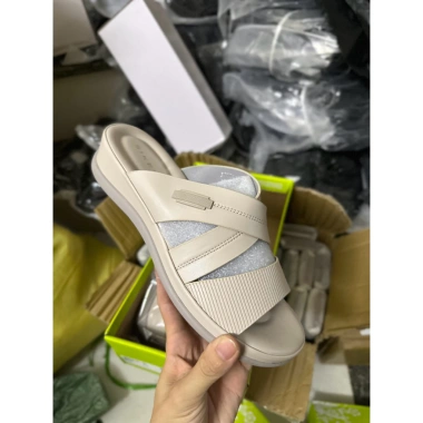 Dép sandal nữ thời trang đế dày cỡ lớn, giày đi biển phong cách nước ngoài - 425.000₫