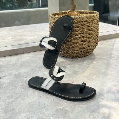 Dép sandal nữ xỏ ngón đế bệt WOSHOE big size 34-42 - Giá ưu đãi 141.000₫ 8 Dép sandal nữ xỏ ngón đế bệt WOSHOE big size 34-42 - Giá ưu đãi 141.000₫ 8