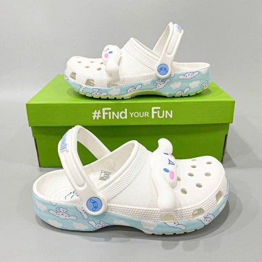 Dép sục classic Cinnamoroll unisex cao cấp, kèm charm, nhựa EVA, chỉ 405.000₫ 9 Dép sục classic Cinnamoroll unisex cao cấp, kèm charm, nhựa EVA, chỉ 405.000₫ 9