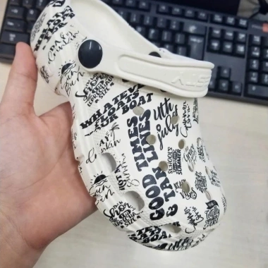 Dép sục Nesty in họa tiết cá tính, size bé, tặng 10 Charm, giảm giá 140k