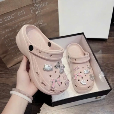 Dép Sục Nữ Cross Đế 5cm Đúc Nguyên Khối + 12 Sticker Dễ Thương Siêu Xinh – Giá 160k
