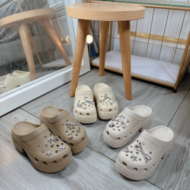 Dép sục nữ độn đế 7cm siêu xinh, kèm charm đa dạng tặng ngẫu nhiên - Giá chỉ 182k 5 Dép sục nữ độn đế 7cm siêu xinh, kèm charm đa dạng tặng ngẫu nhiên - Giá chỉ 182k 5