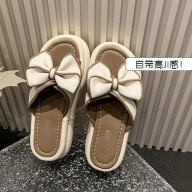 Dép Tăng Chiều Cao 5CM Nữ - Mùa Hè 2.025 Giày Đi Biển Thời Trang, Giá 156.991 VND 4 Dép Tăng Chiều Cao 5CM Nữ - Mùa Hè 2.025 Giày Đi Biển Thời Trang, Giá 156.991 VND 4