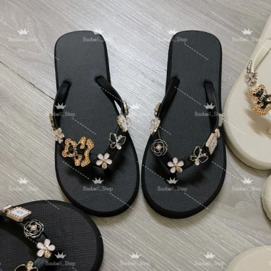 Dép tông gắn charm nước hoa, quai đục thời trang, sỡ ngón nữ - Giá chỉ 69.000₫ (giảm từ 89.700₫) 3 Dép tông gắn charm nước hoa, quai đục thời trang, sỡ ngón nữ - Giá chỉ 69.000₫ (giảm từ 89.700₫) 3