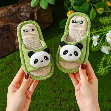 Dép Vải Trẻ Em Hình Gấu Trúc 2.025 Dày Dặn, Ấm Áp, Đế Chống Trơn - Giá 88.000đ 3