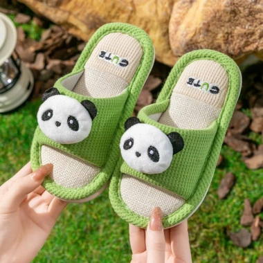 Dép Vải Trẻ Em Hình Gấu Trúc 2.025 Dày Dặn, Ấm Áp, Đế Chống Trơn - Giá 88.000đ 5