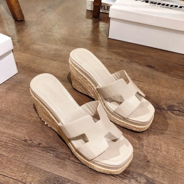 Dépp Xuồng Quai H Đế Cao 9cm Da Mịn, Thời Trang Hàn Quốc MS37 - 254.000₫ 6 Dépp Xuồng Quai H Đế Cao 9cm Da Mịn, Thời Trang Hàn Quốc MS37 - 254.000₫ 6