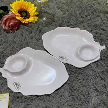 Dĩa Nhựa Fataco Hình Lá Ngăn Chấm Melamine Đen Dày Dặn, Màu Trắng - Giá 27.000 VNĐ