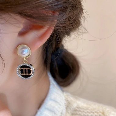 Đinh tai hình chữ D + mũi heo vòng tròn phong cách độc đáo - phụ kiện thời trang nữ 37.6k