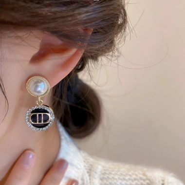 Đinh tai hình chữ D + mũi heo vòng tròn phong cách độc đáo - phụ kiện thời trang nữ 37.6k 5 Đinh tai hình chữ D + mũi heo vòng tròn phong cách độc đáo - phụ kiện thời trang nữ 37.6k 5