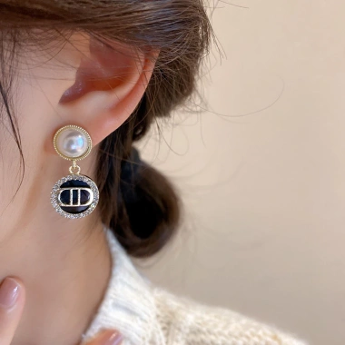 Đinh tai hình chữ D + mũi heo vòng tròn phong cách độc đáo - phụ kiện thời trang nữ 37.6k