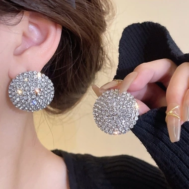 Đinh tai hình tròn vintage phủ kim cương siêu lấp lánh - phụ kiện thời trang nữ cá tính sang trọng giảm giá 33.090₫