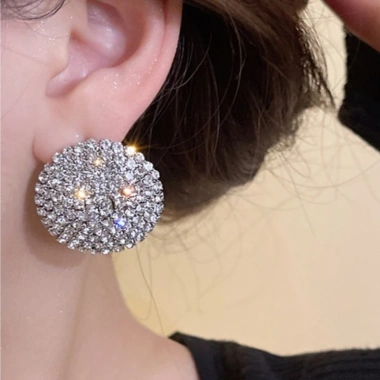 Đinh tai hình tròn vintage phủ kim cương siêu lấp lánh - phụ kiện thời trang nữ cá tính sang trọng giảm giá 33.090₫ 5 Đinh tai hình tròn vintage phủ kim cương siêu lấp lánh - phụ kiện thời trang nữ cá tính sang trọng giảm giá 33.090₫ 5