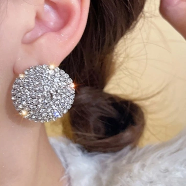Đinh tai hình tròn vintage phủ kim cương siêu lấp lánh - phụ kiện thời trang nữ cá tính sang trọng giảm giá 33.090₫ 7 Đinh tai hình tròn vintage phủ kim cương siêu lấp lánh - phụ kiện thời trang nữ cá tính sang trọng giảm giá 33.090₫ 7