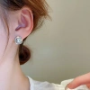 Đinh tai hình vuông thời thượng, nhẹ nhàng, độc đáo, phù hợp công sở – giá 28.200₫ 6