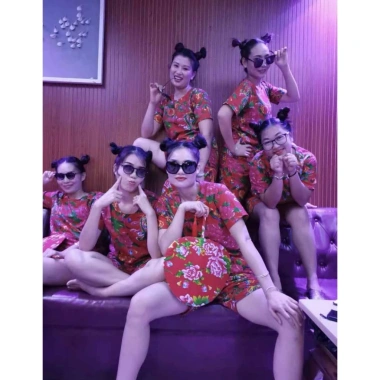 Đồ Bộ Gia Đình Mặc Chúc Tết Du Xuân Set Hoa Con Công Thanh Long Khăn Trải Bàn Con Rồng K1 – Giá Ưu Đãi 69.500₫