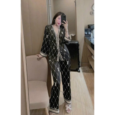 Đồ bộ mặc nhà cổ V thỏ phong cách Quảng Châu - Gấm xước sang trọng, giảm giá 139k
