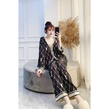 Đồ bộ mặc nhà cổ V thỏ phong cách Quảng Châu - Gấm xước sang trọng, giảm giá 139k