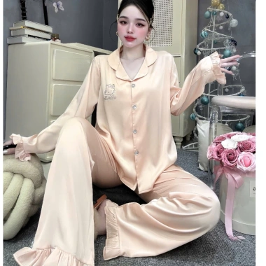 Đồ bộ ngủ tiểu thư Kitty áo túi ép đá mèo lụa Latin mềm mịn, free size 40‑58kg giảm giá 214.400₫