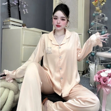 Đồ bộ ngủ tiểu thư Kitty áo túi ép đá mèo lụa Latin mềm mịn, free size 40‑58kg giảm giá 214.400₫