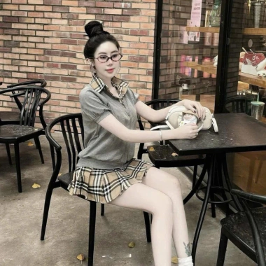 Đồ bộ nữ set áo cardigan cổ bẻ tay ngắn + chân váy xếp ly ngắn họa tết kẻ sang chảnh - Giá 249.000đ 6